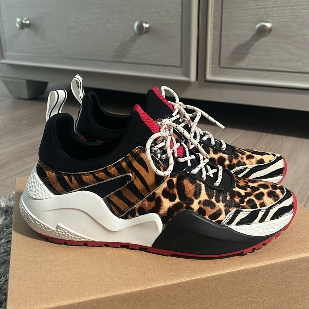 KENNETH COLE NY ANIMAL PRINT LACE UP SNEAKER